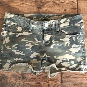 Rue 21 Camo/ camouflage Shorts size 3/4